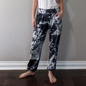 Lucy graphic lounge yoga pants